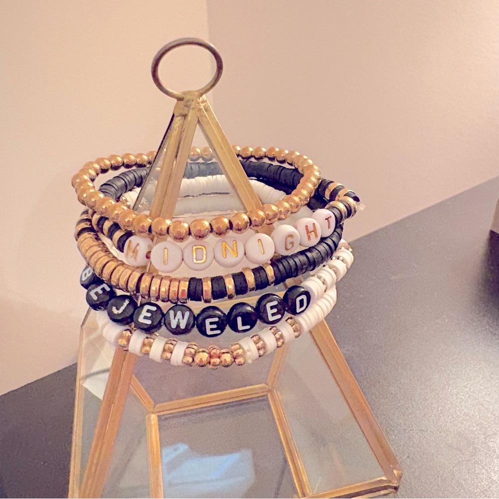 Taylor Swift inspired Friendship Bracelets